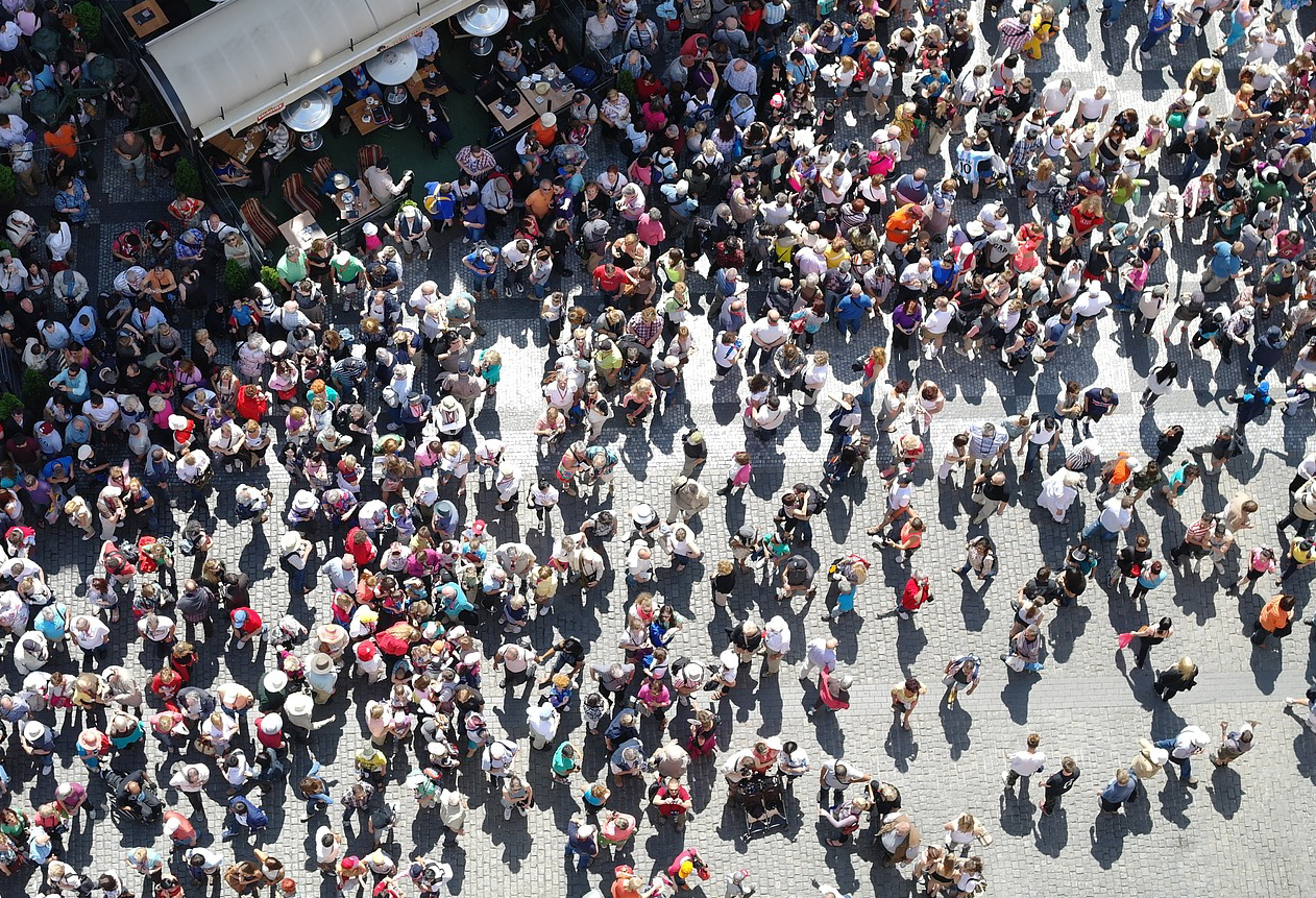the-crowd-3323563_19201